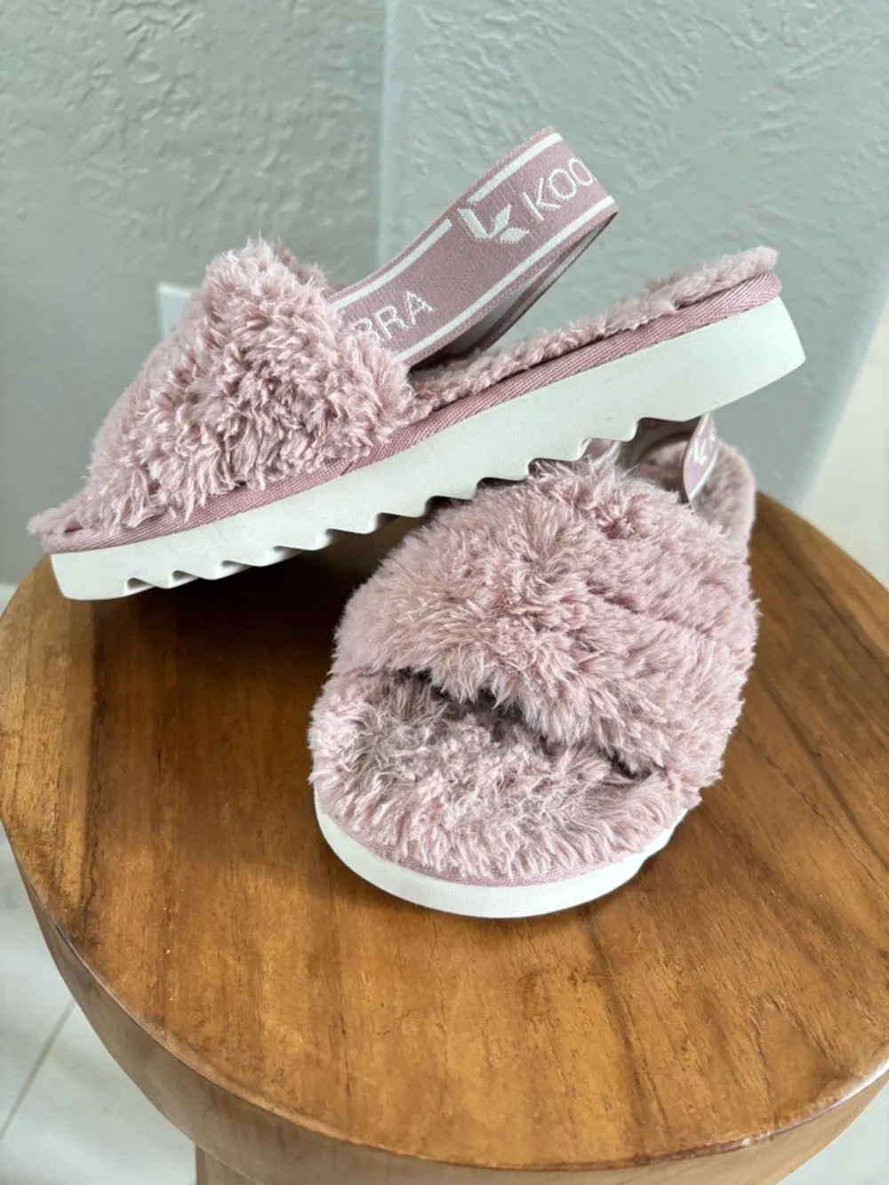 Koolaburra by UGG Pink Fuzzy Slide and cozy Sandals with Elastic Back Strap EUC